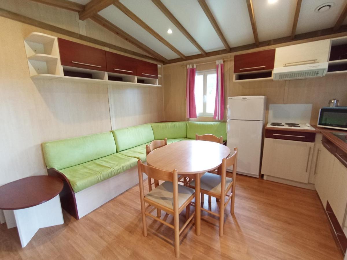 Les Maisonnettes Du Lac - Base De Loisirs Lavare 外观 照片
